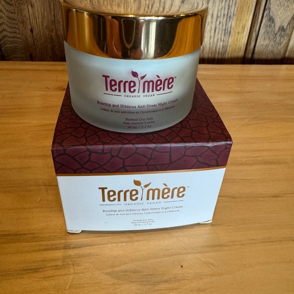 🌺🌹💆♀️Terre Mere Rosehip and hibiscus anti stress night cream 🌛🌹🧘♀️🪷 - Picture 8 of 9